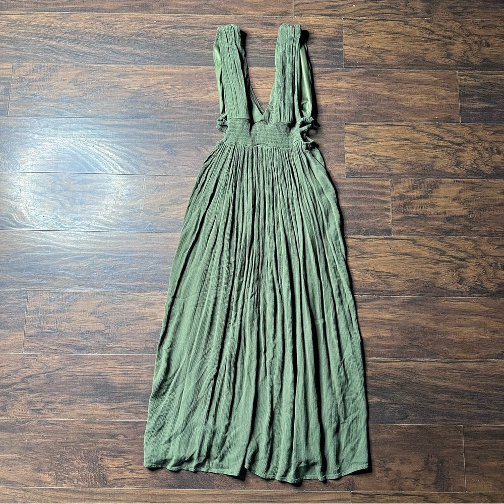Just Found Green Cutout Pleated Maxi Dress